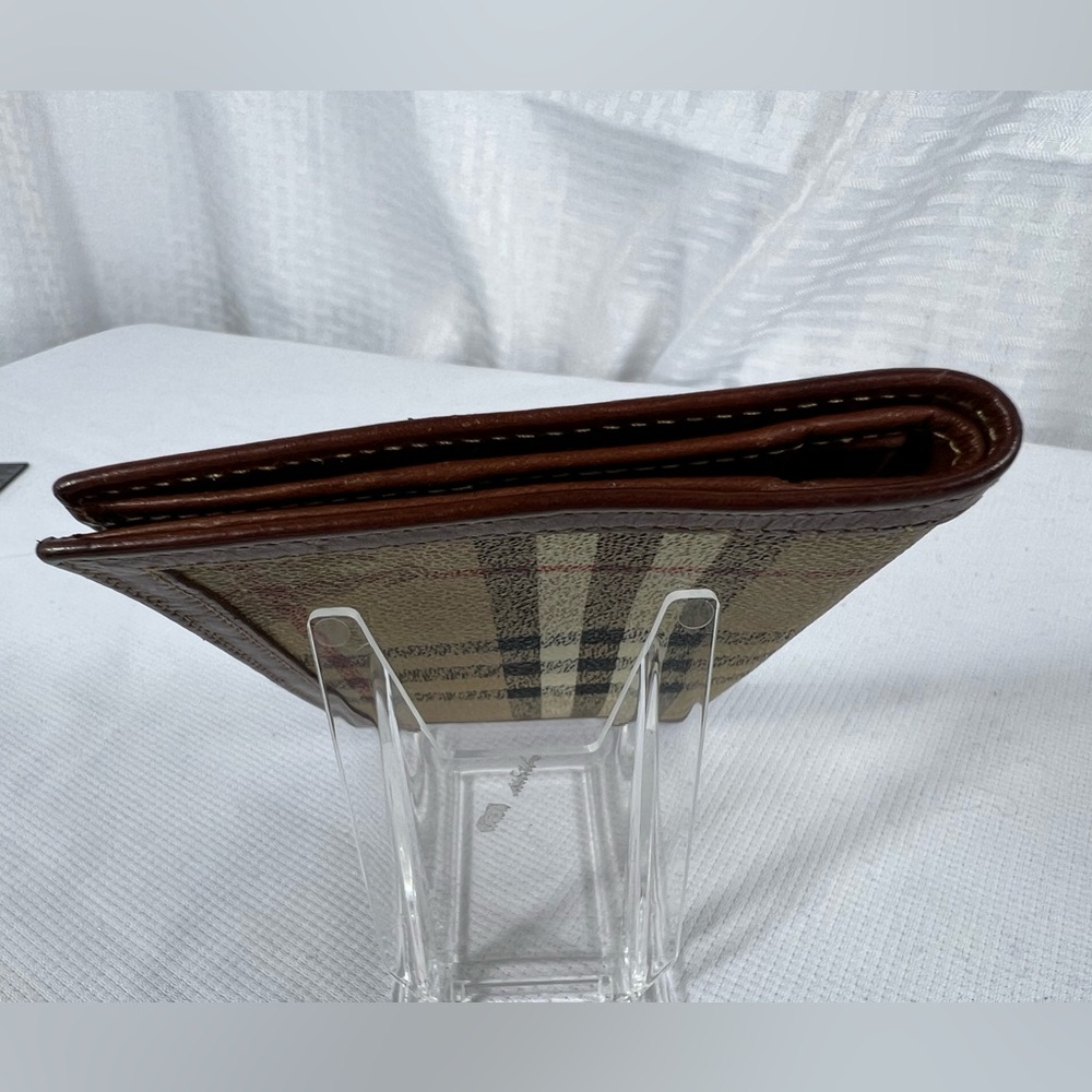 1029: Burberry Long Vertical Wallet: VGUC - Picture 5 of 10